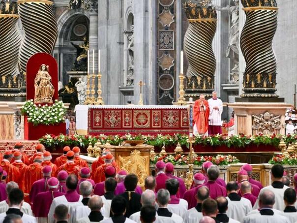 Kardinal Re uoči konklave: Treba izabrati papu koji će voditi Crkvu u složenom vremenu