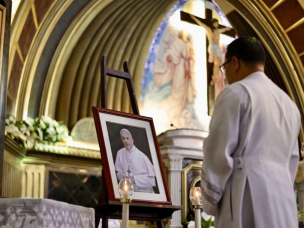 Kardinali se danas sastaju nakon smrti pape Franje i odlučuju o sahrani