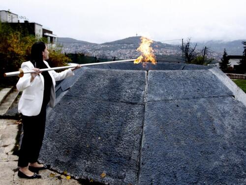 Karić: Ponovo gori plamen na Spomen-parku Vraca!