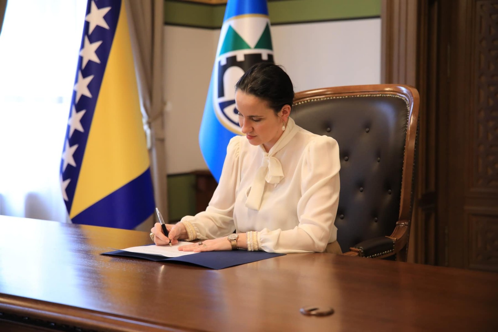 Karić pozvala prijateljske i pobratimske gradove Sarajeva da podrže Rezoluciju UN-a o genocidu u Srebrenici