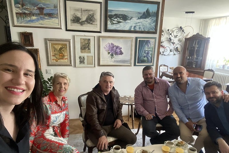 Karić s Komšićem na snimanju dokumentarca o Lorisu: Posebno hvala heroju ove zgrade