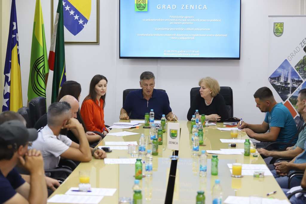 Kasumović potpisao ugovore za podršku u oblasti poljoprivrede sa 19 aplikanata