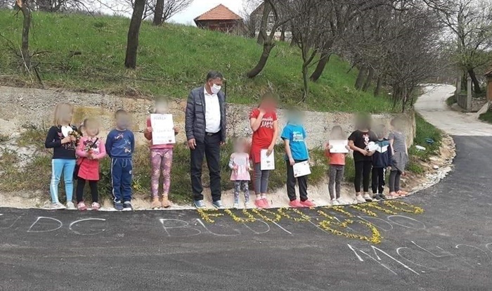 Kasumović u kampanji: "Fudo i Tito" na friškom asfaltu