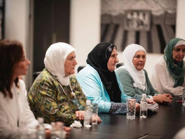 Katarska ministrica Al-Khater s majkama Srebrenice: 'Nećemo vas zaboraviti'