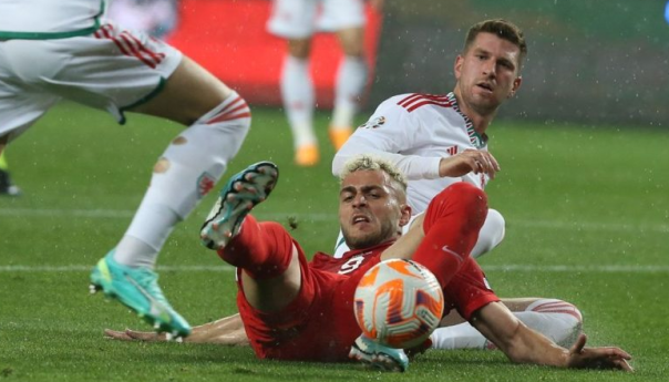 Katastrofa Makedonaca na Old Traffordu, remi Slovenije i Danske