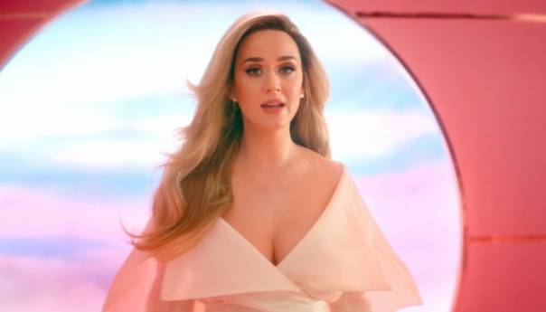 Katy Perry u novom spotu otkrila da je trudna
