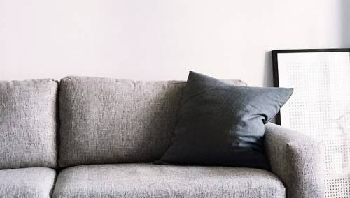 Kauč je najprljavije mjesto u kući, čak je 12 puta prljavije od zahodske školjke