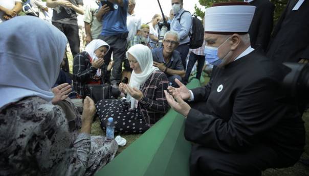 Kavazović: Evropa šuti na negiranje genocida i veličanje zločinaca