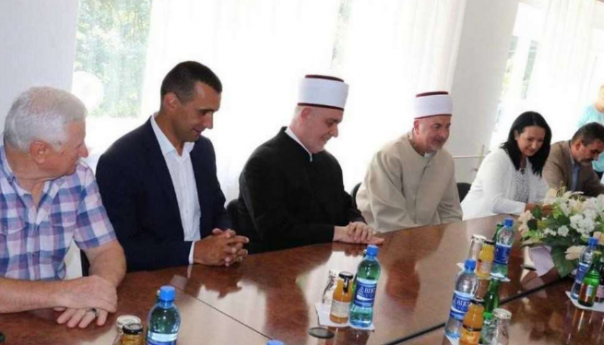 Kavazović: I u narednom periodu pružat ćemo podršku i pomoć slabim i nerazvijenim sredinama