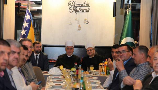 Kavazović na iftaru u Mostaru: Sloga je ključ našeg uspjeha