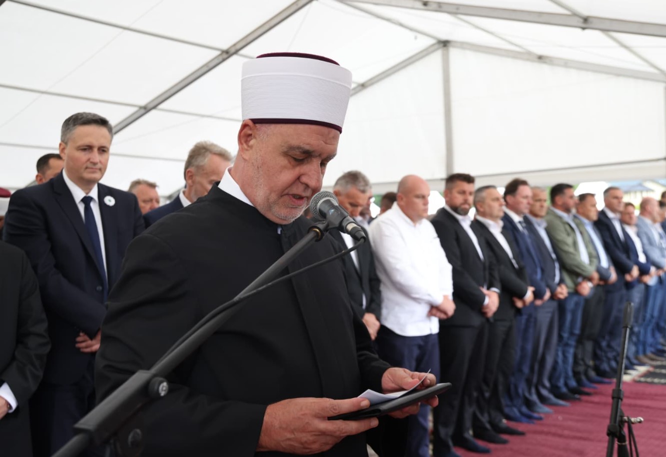 Kavazović: Zabluda je da ćemo se spasiti povijanjem glava pred zlom