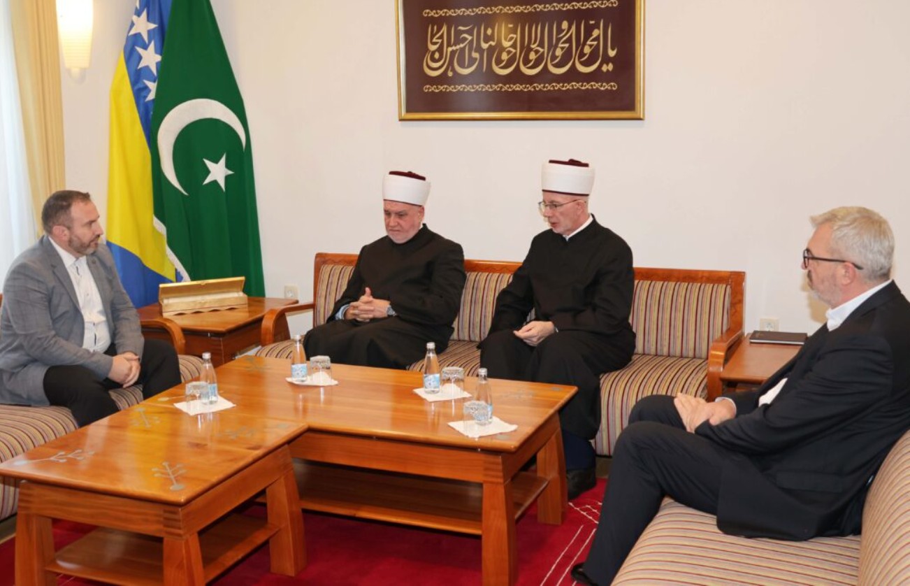 Kavazović u Tuzli: Dijelimo bol porodica koje su izgubile svoje najbliže