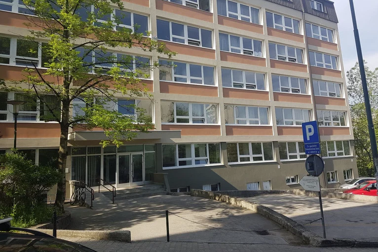 KCUS: Dogovor postignut, ali Stomatološki fakultet mora plaćati nastavnike