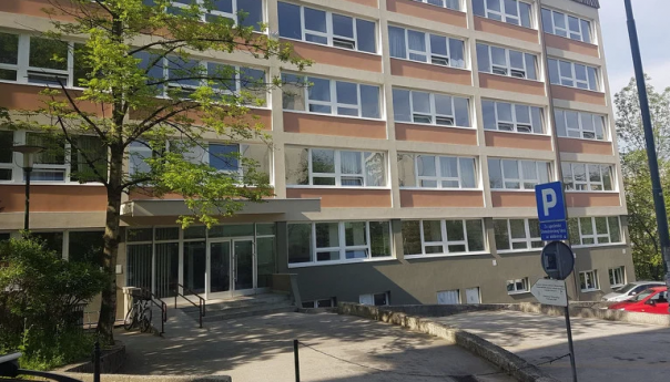 KCUS: Dogovor postignut, ali Stomatološki fakultet mora plaćati nastavnike