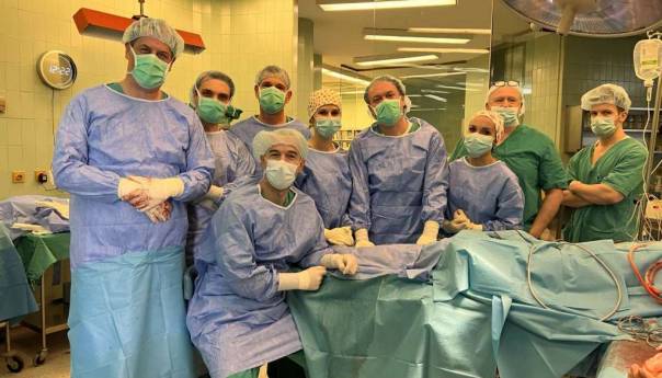 KCUS: Složenom operacijom spašena funkcija šake kod mlađeg pacijenta