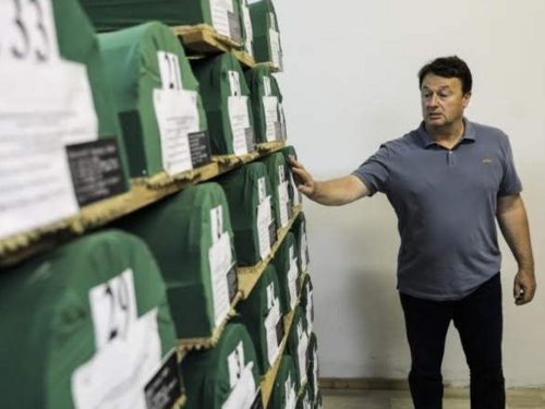 Kenan Karavdić: U Potočarima smo kopali mezar do mezara za tri brata i oca