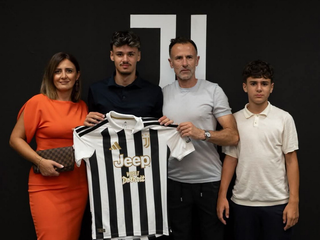 Kerim Alajbegović nakon potpisa za Juventus podijelio emotivnu fotografiju
