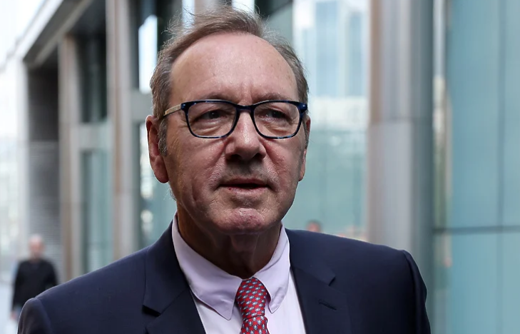 Kevin Spacey oslobođen svih devet optužbi za seksualno uznemiravanje