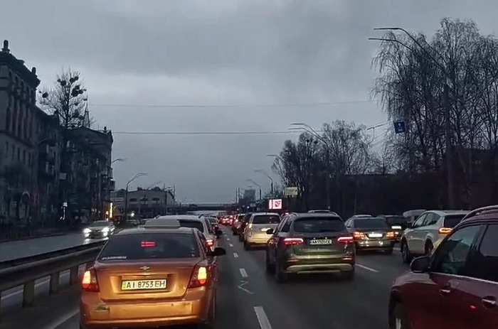 Kijev: Rijeke automobila, ljudi bježe iz grada