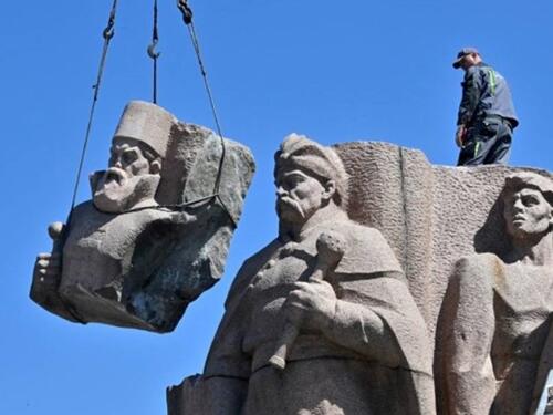 Kijevske vlasti uklanjaju spomenik 'veze između Rusije i Ukrajine'