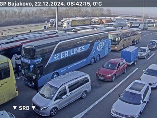 Kilometarska gužva na granice Hrvatske i Srbije, dvoje Beograđana ostali zaglavljeni