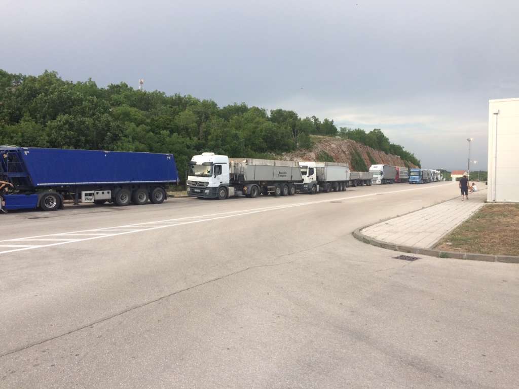 Kilometarska kolona kamiona na Graničnom prijelazu Kamensko
