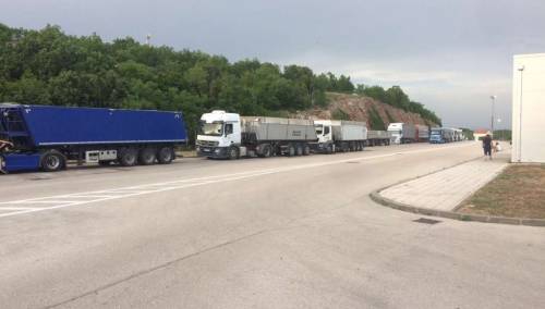 Kilometarska kolona kamiona na Graničnom prijelazu Kamensko