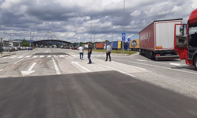 Kilometarska kolona na Graničnom prijelazu Izačić