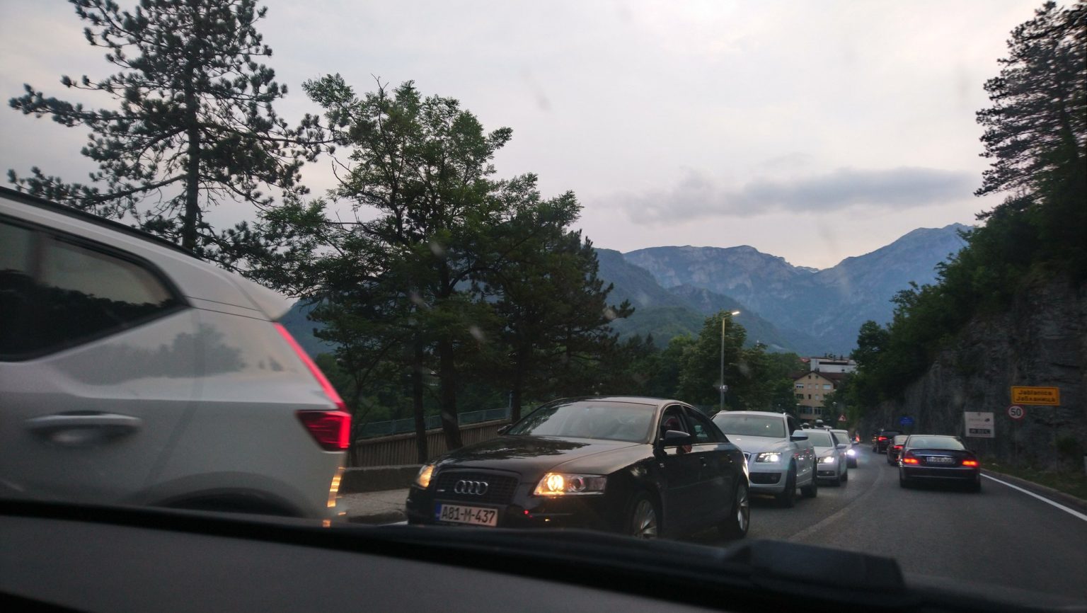 Kilometarske kolone ispred tunela Crnaja, čeka se duže od sat vremena