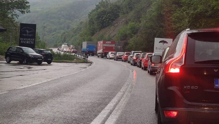 Kilometarske kolone kod tunela Crnaja zbog radova