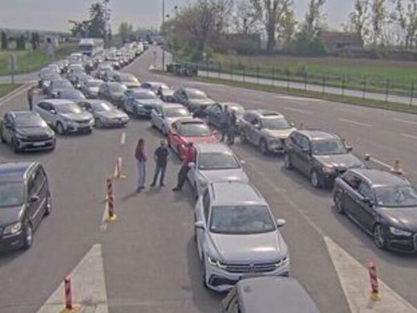 Kilometarske kolone na granicama sa Hrvatskom zbog EES sistema