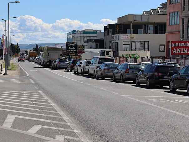 Kilometarske kolone na ulazu u Mostar zbog protesta