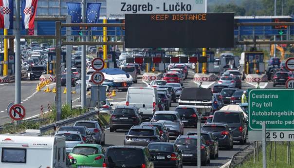 Kilometarske kolone u Hrvatskoj prema moru, gužve i na izlazu iz BiH