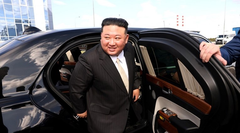 Kim Jong Un došao u tvornicu aviona na ruskom Dalekom istoku