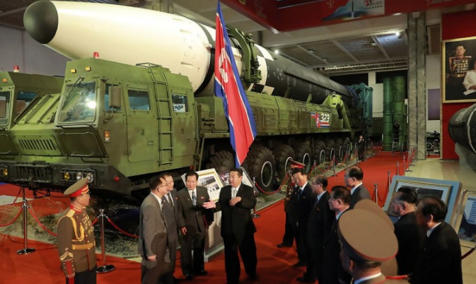 Kim Jong-un obećava izgradnju 'nepobjedive vojske'