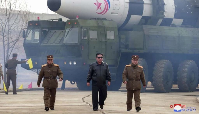 Kim Jong Un posjetio ključne vojne tvornice