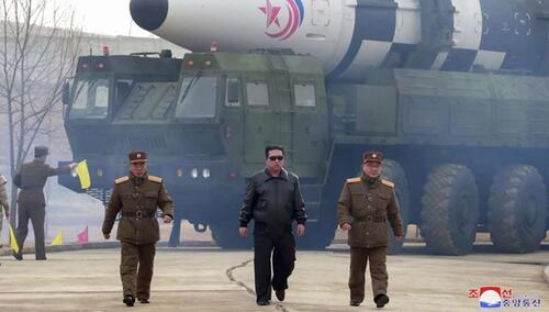 Kim Jong Un posjetio ključne vojne tvornice