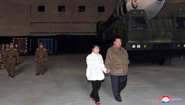 Kim Jong Un prisustvovao testiranju nove interkontinentalne rakete