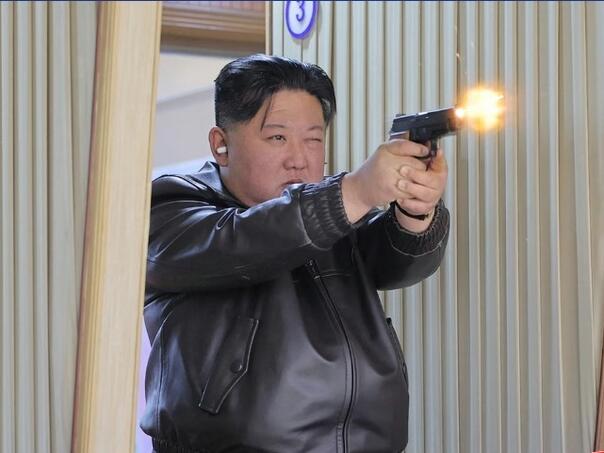 Kim Jong-un s kćerkom testirao nove modele oružja