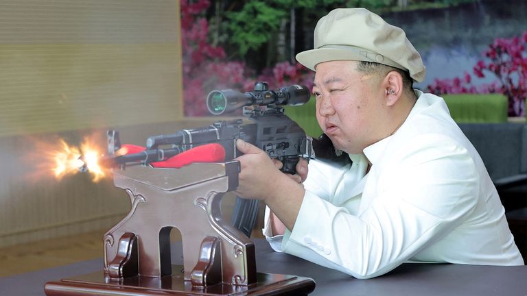 Kim Jong Un smijenio vrhovnog generala, pozvao na dodatne pripreme za rat