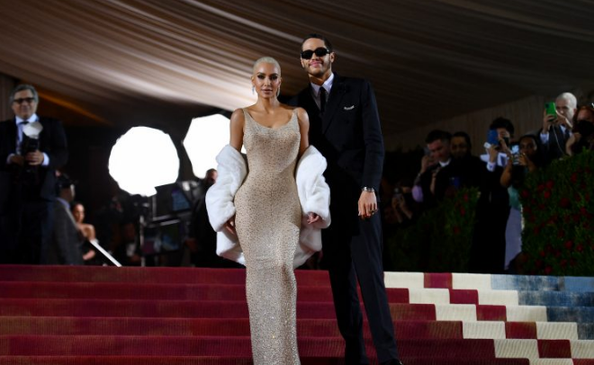 Kim Kardashian optužena da je oštetila kultnu haljinu Marilyn Monroe