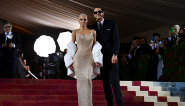 Kim Kardashian optužena da je oštetila kultnu haljinu Marilyn Monroe