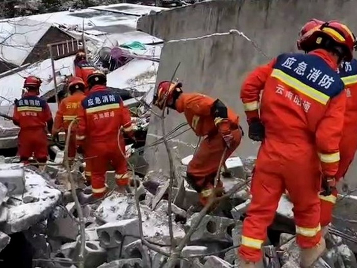 Kina: Blizu 50 osoba zatrpano pod ruševinama nakon pokretanja klizišta