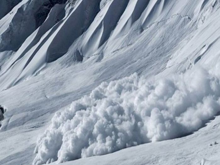 Kina: Dvoje alpinista poginulo u lavini