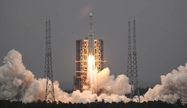 Kina lansirala satelit, moći će komunicirati i s udaljenije strane Mjeseca