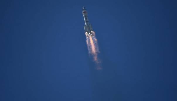 Kina lansirala svemirsku letjelicu s ljudskom posadom