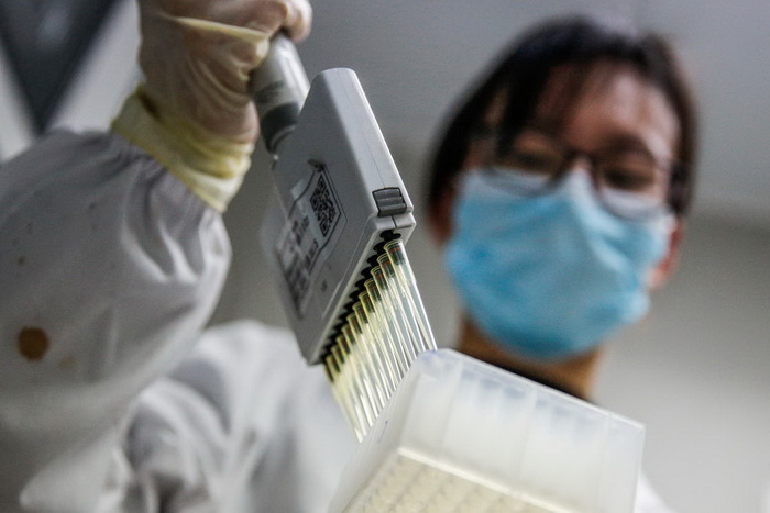 Kina odbacuje navode da je koronavirus pušten iz laboratorije