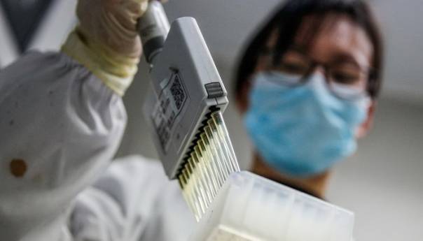 Kina odbacuje navode da je koronavirus pušten iz laboratorije