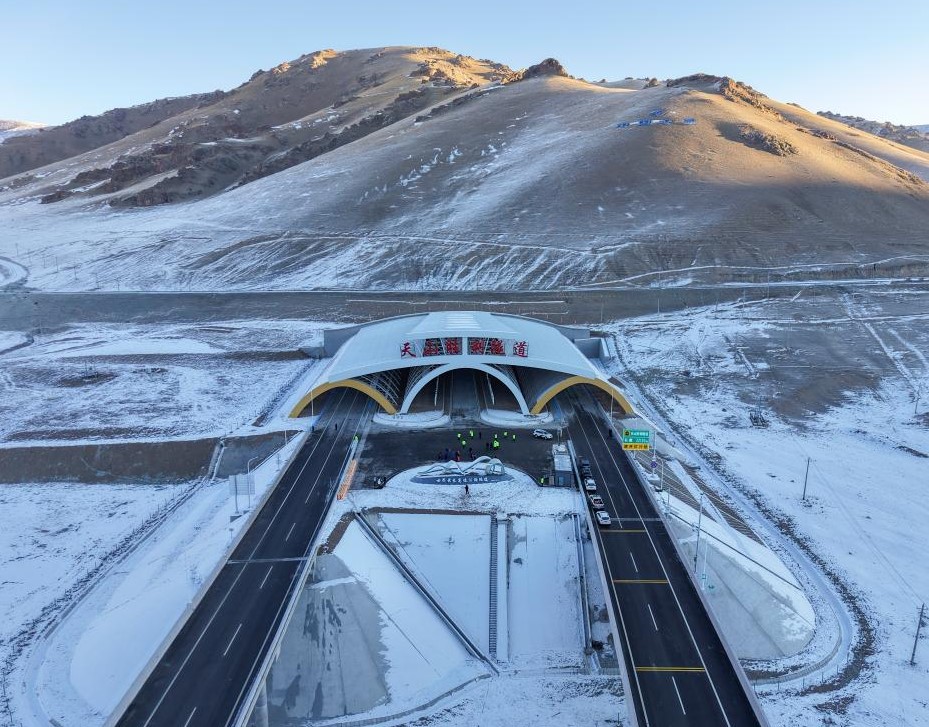 Kina otvorila autocestu kroz planine: Rekord u dužini tunela