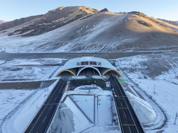 Kina otvorila autocestu kroz planine: Najduži tunel na svijetu